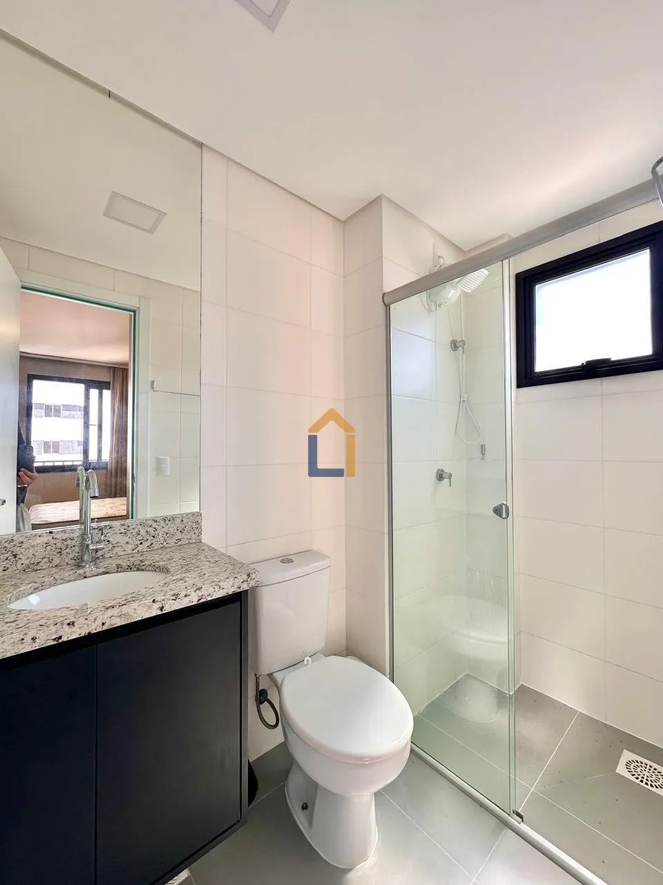 Apartamento de 1 quarto com cozinha integrada e cooktop compacto — photo 8