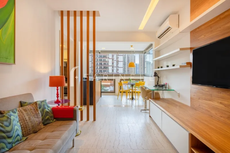 Furnished 1-bedroom apartment with enclosed glass balcony — photo 8