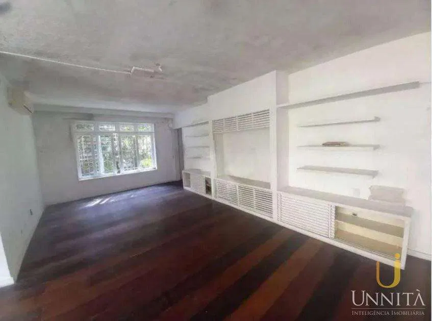 Вид на горы и 8 спален: дом 584 м² — photo 13