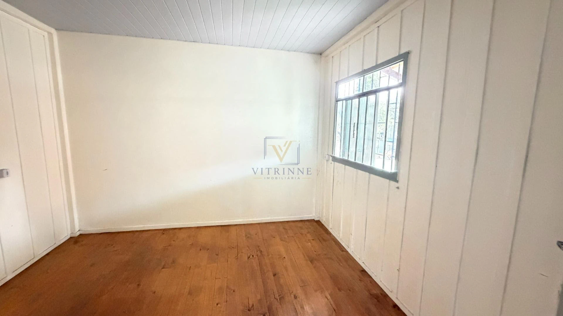 Деревянный пол или ламинат и 2 спальни: дом 60 м² — photo 13