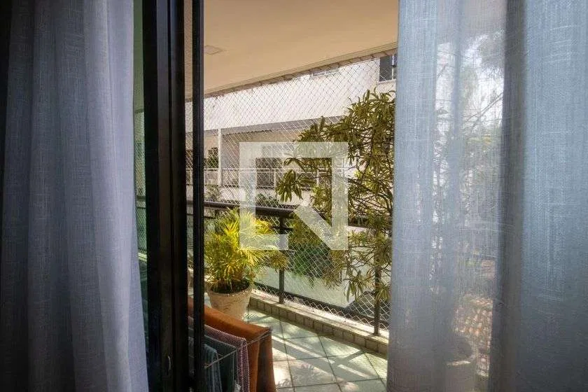 160 m² 3-suite rental apartment with balcony — photo 7