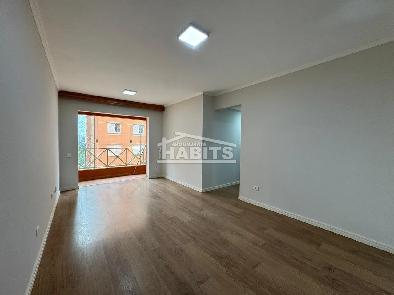 3-bedroom apartment with a balcony