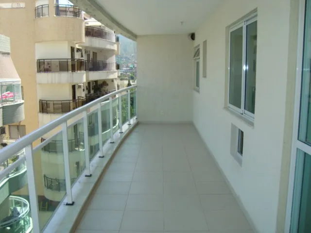 Apartamento com 4 quartos e varanda de vidro — photo 13