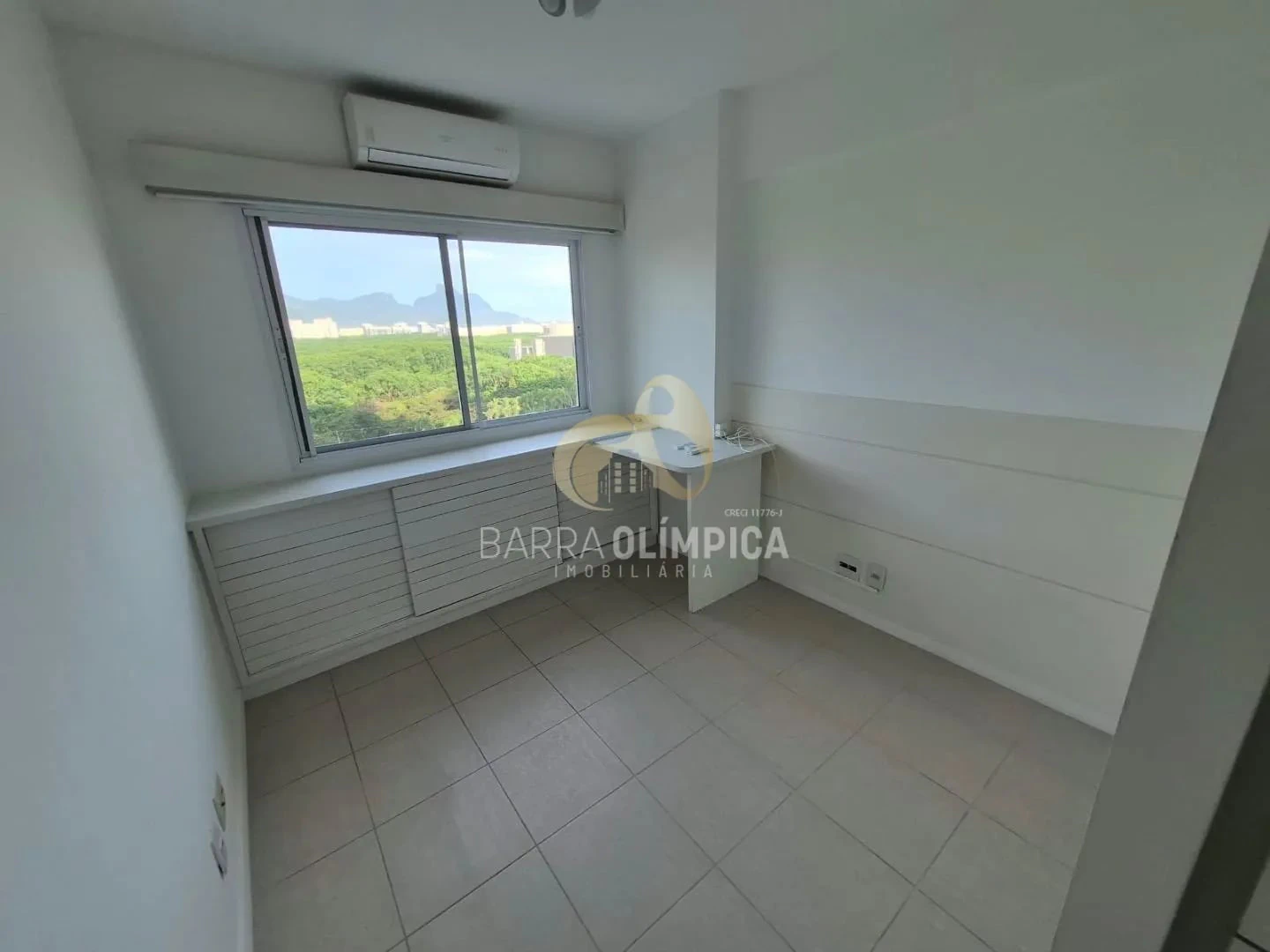 2-bedroom apartment with a walk-in closet in Rio de Janeiro — photo 9