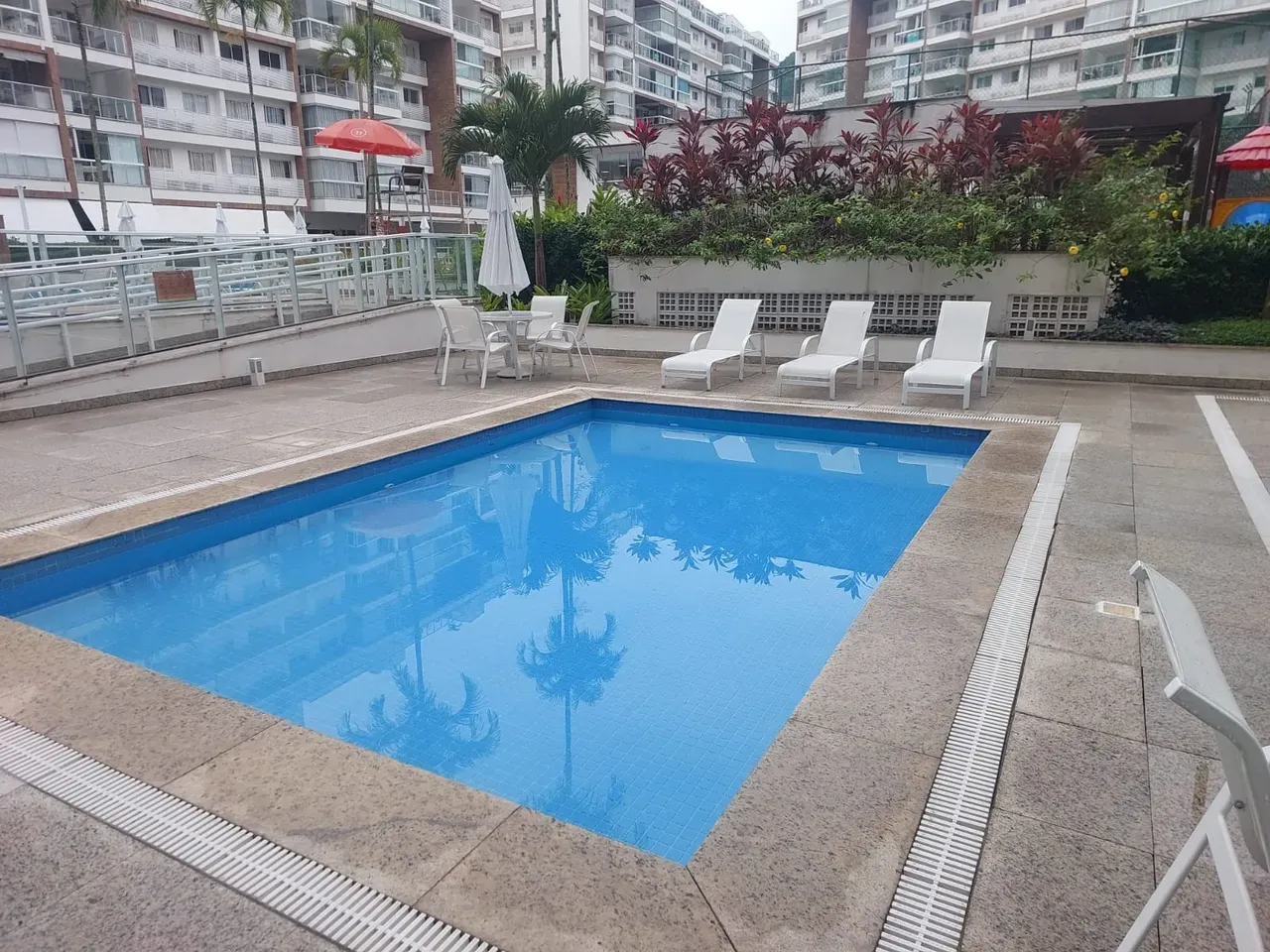 Balcony with a grill in a 2-bedroom apartment, 66 m² — photo 37