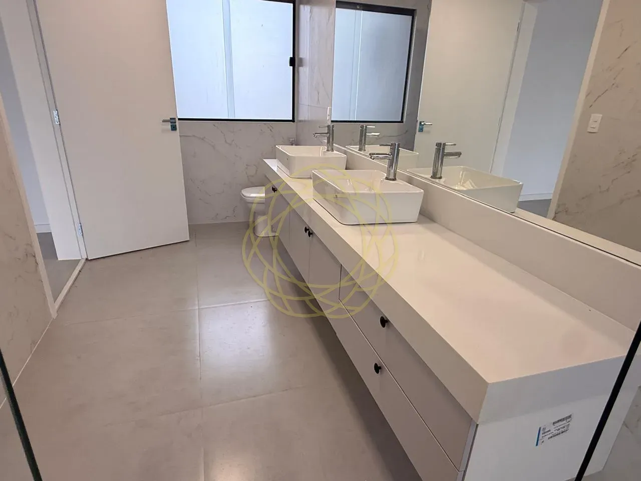 Casa com 4 quartos e 5 banheiros, 280 m² — photo 21