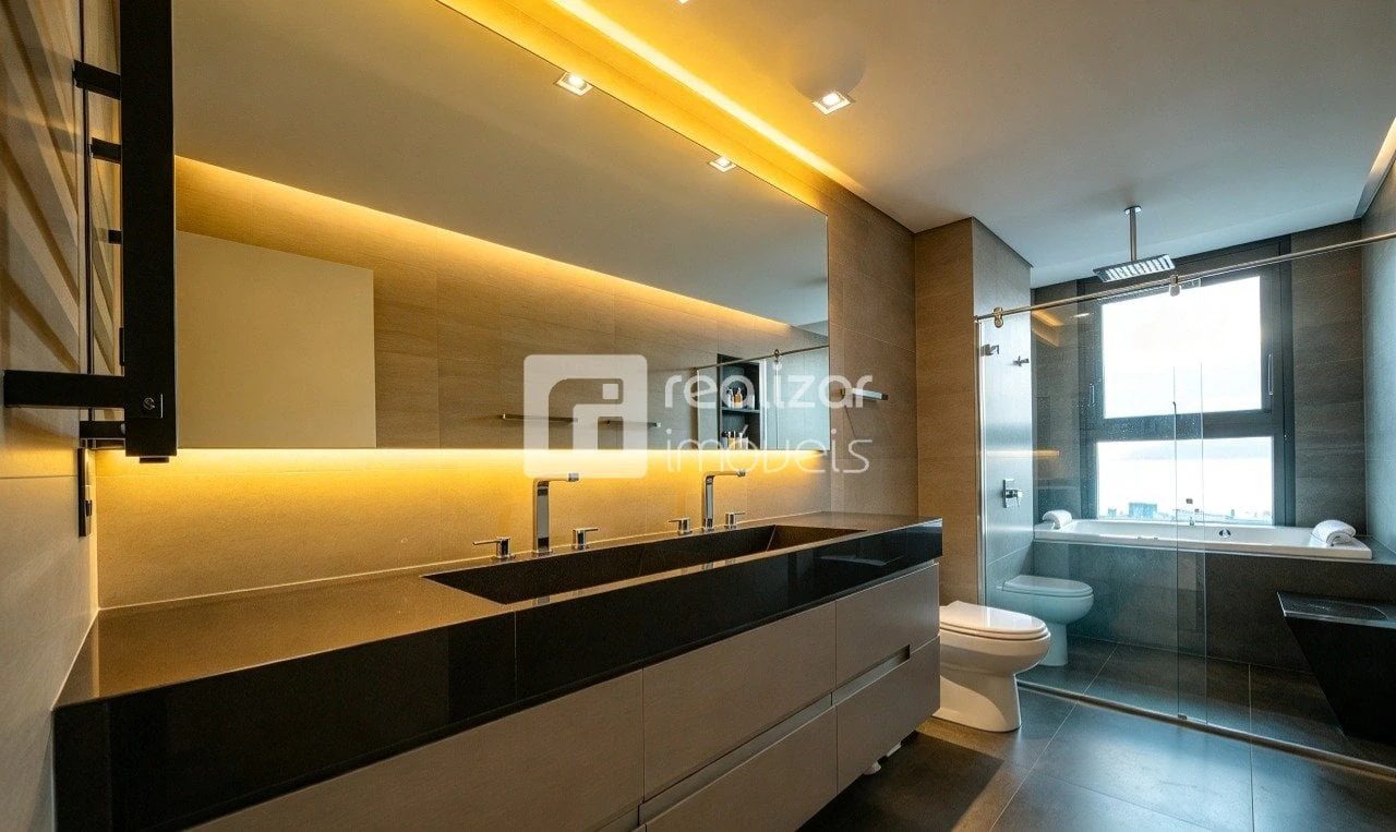 Bathtub in a 3-bedroom house, 508 m² — photo 11