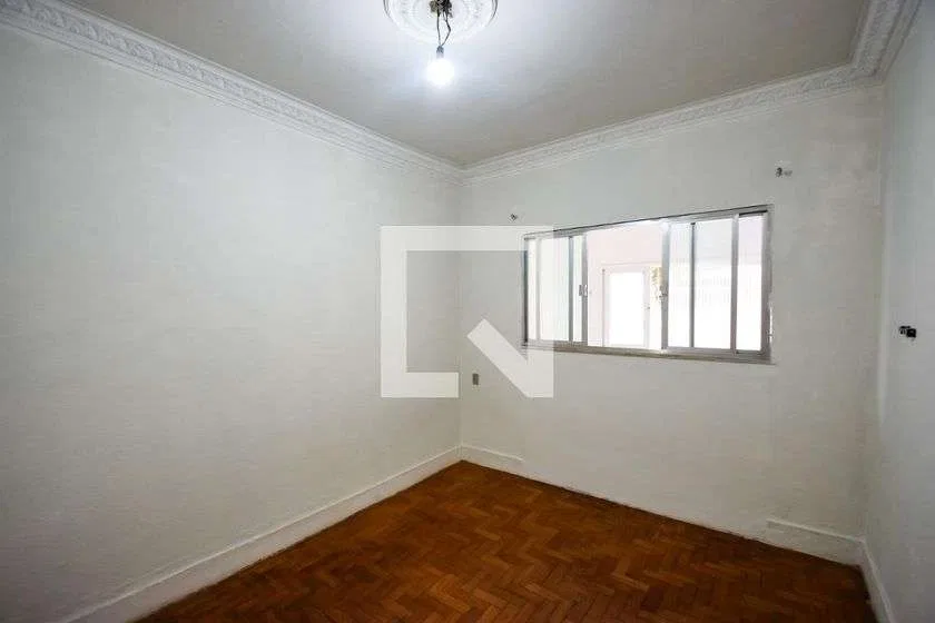 Wood or laminate floors in a one-bedroom apartment, 42 m² — photo 16
