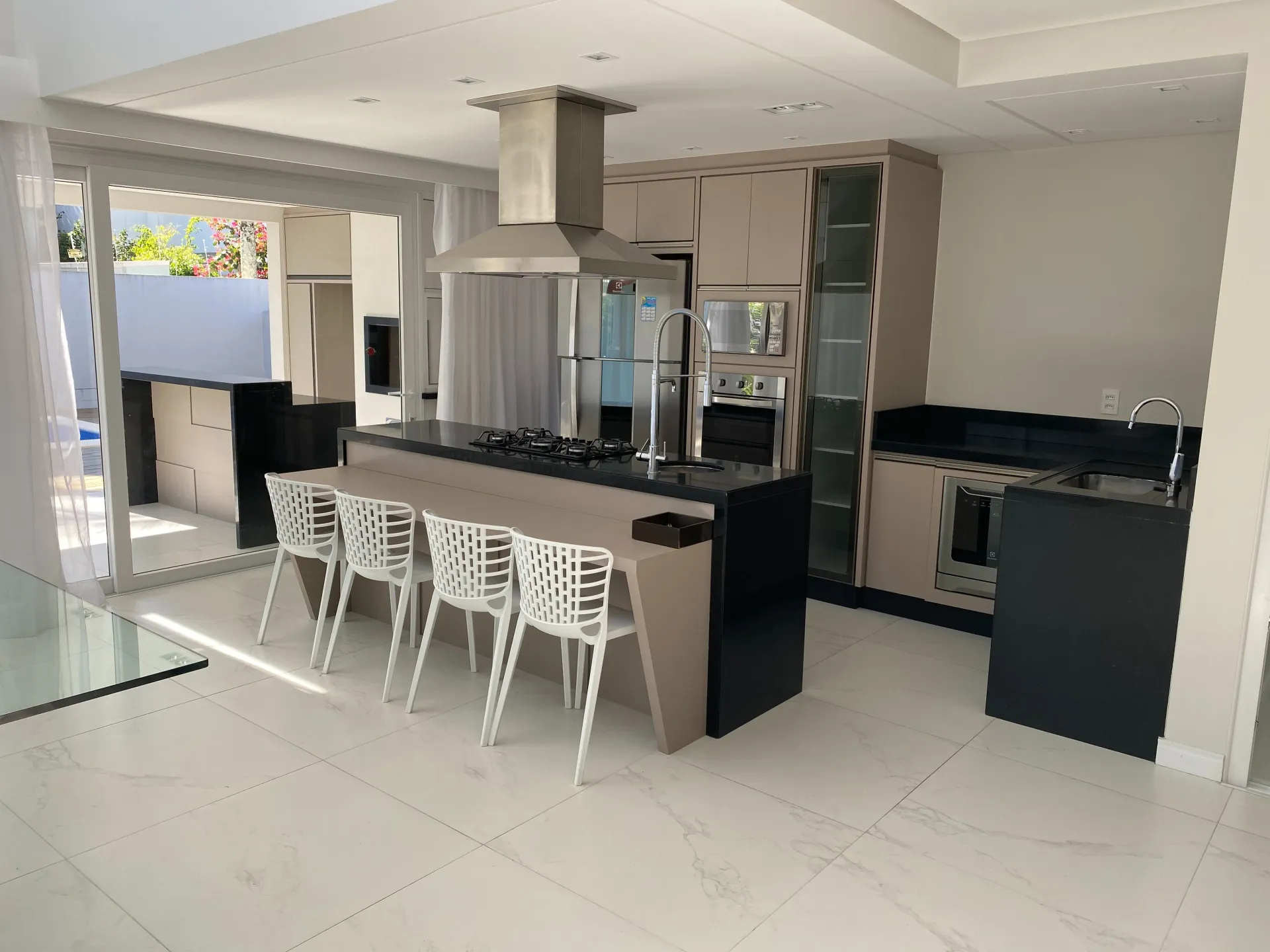 Furnished house for rent with 6 bedrooms and 450 m² — photo 2
