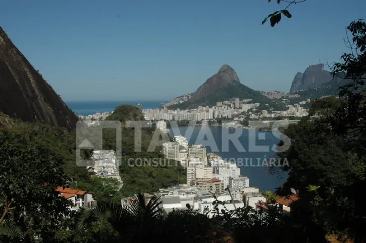 House with 5 bedrooms and a mountain-city view — photo 14