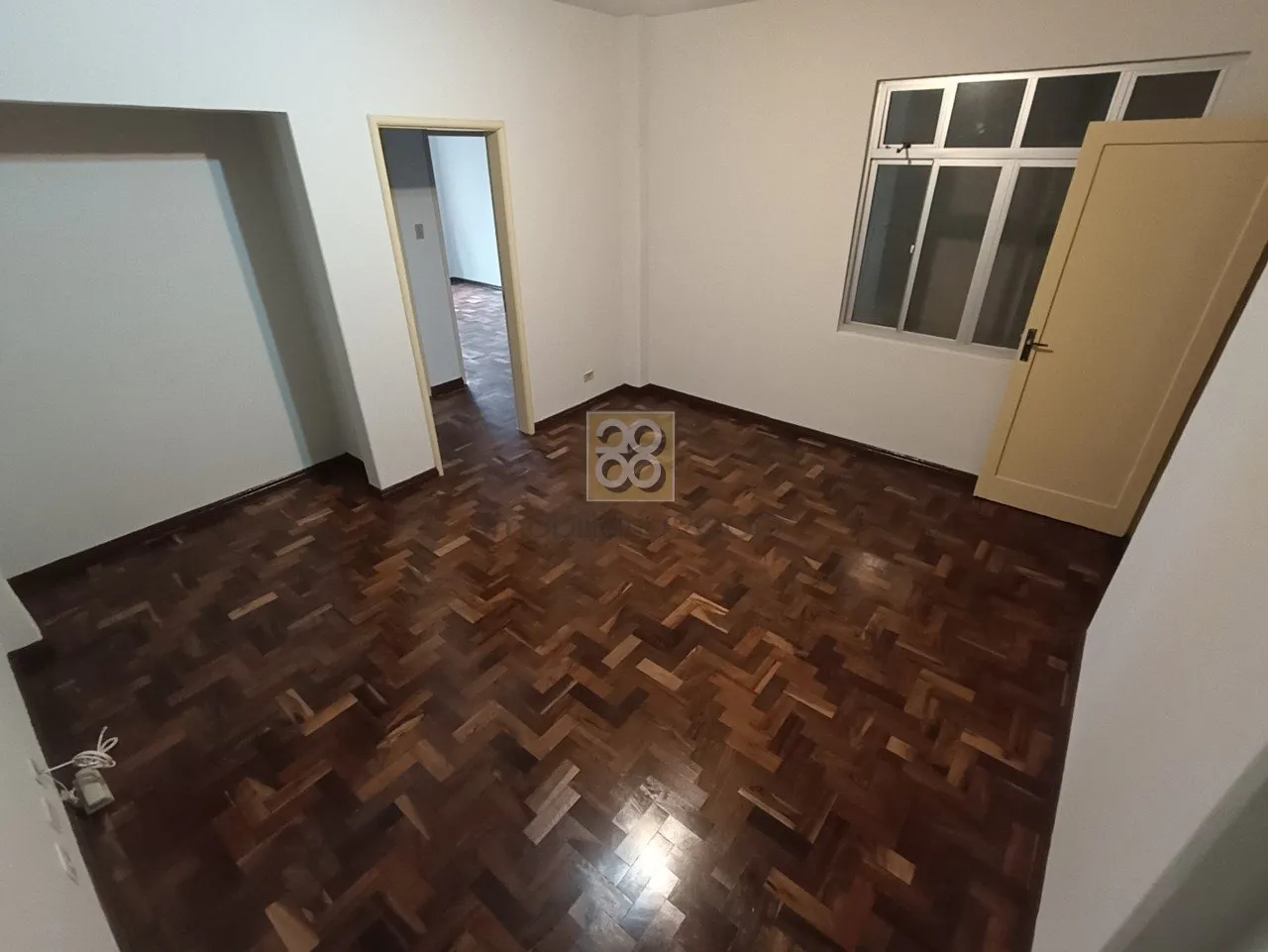 Apartment, 98 m², with wood or laminate floors — photo 3