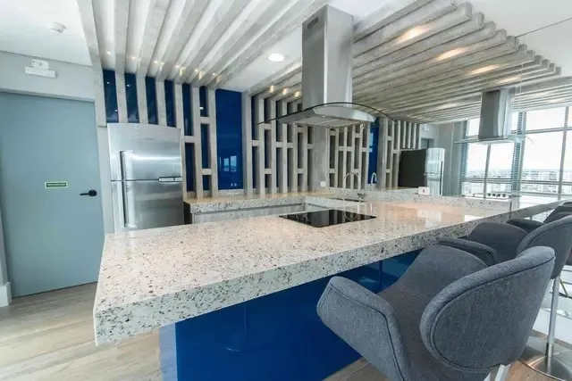 Furnished 1-bedroom apartment with an open-plan kitchen — photo 32