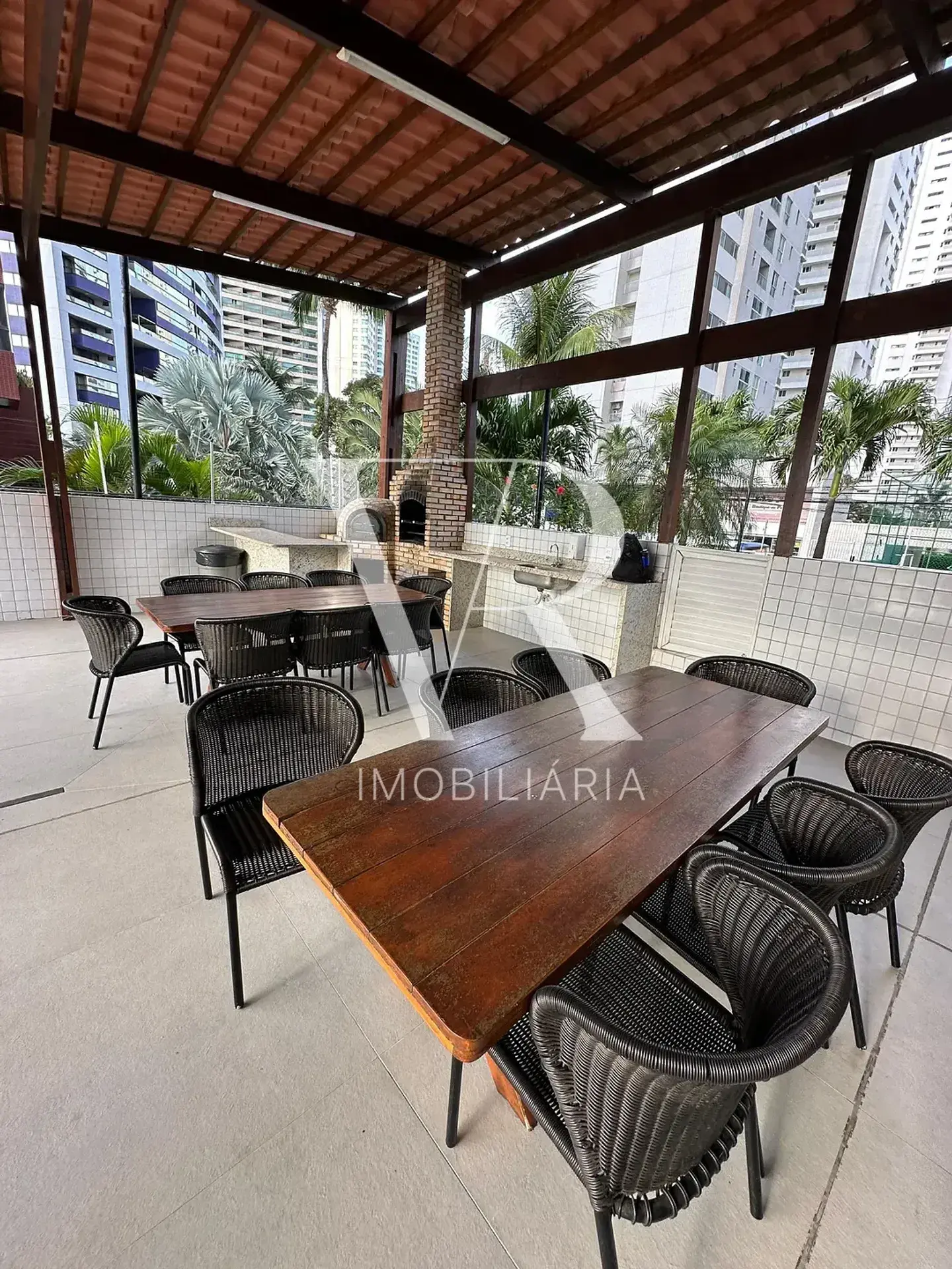 Penthouse con 4 suites y 6 baños, con 3 plazas