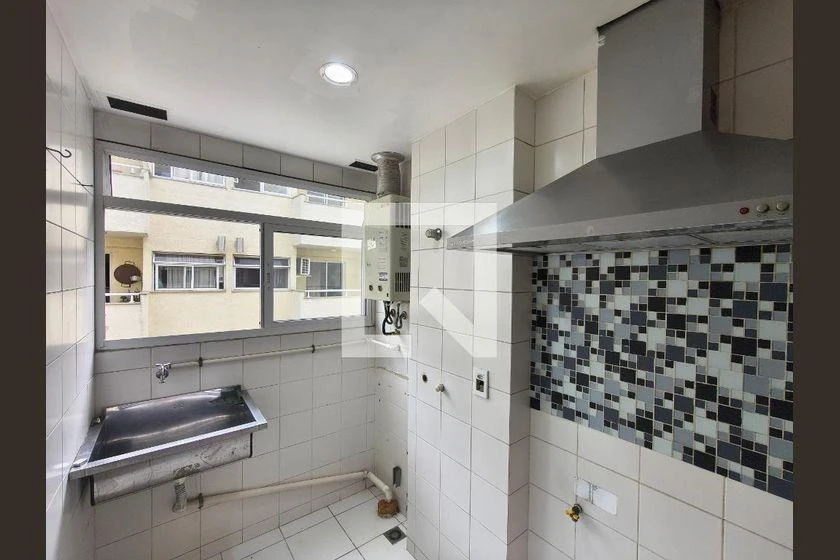 2-bedroom apartment in a building with a gym — photo 24