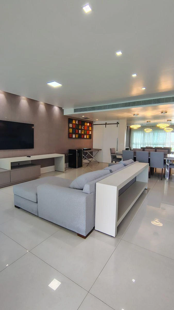 Furnished 249 m² apartment with 3 en-suite bedrooms — photo 3