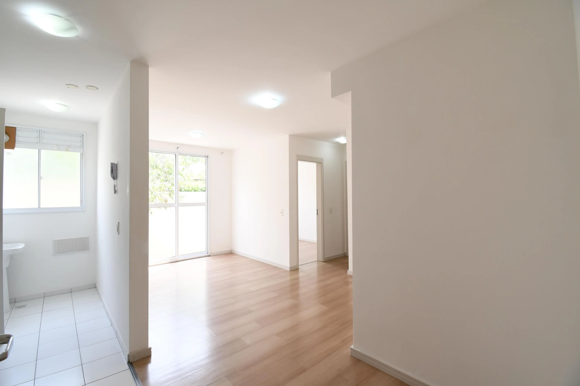 2-bedroom apartment with wood or laminate floors — photo 3