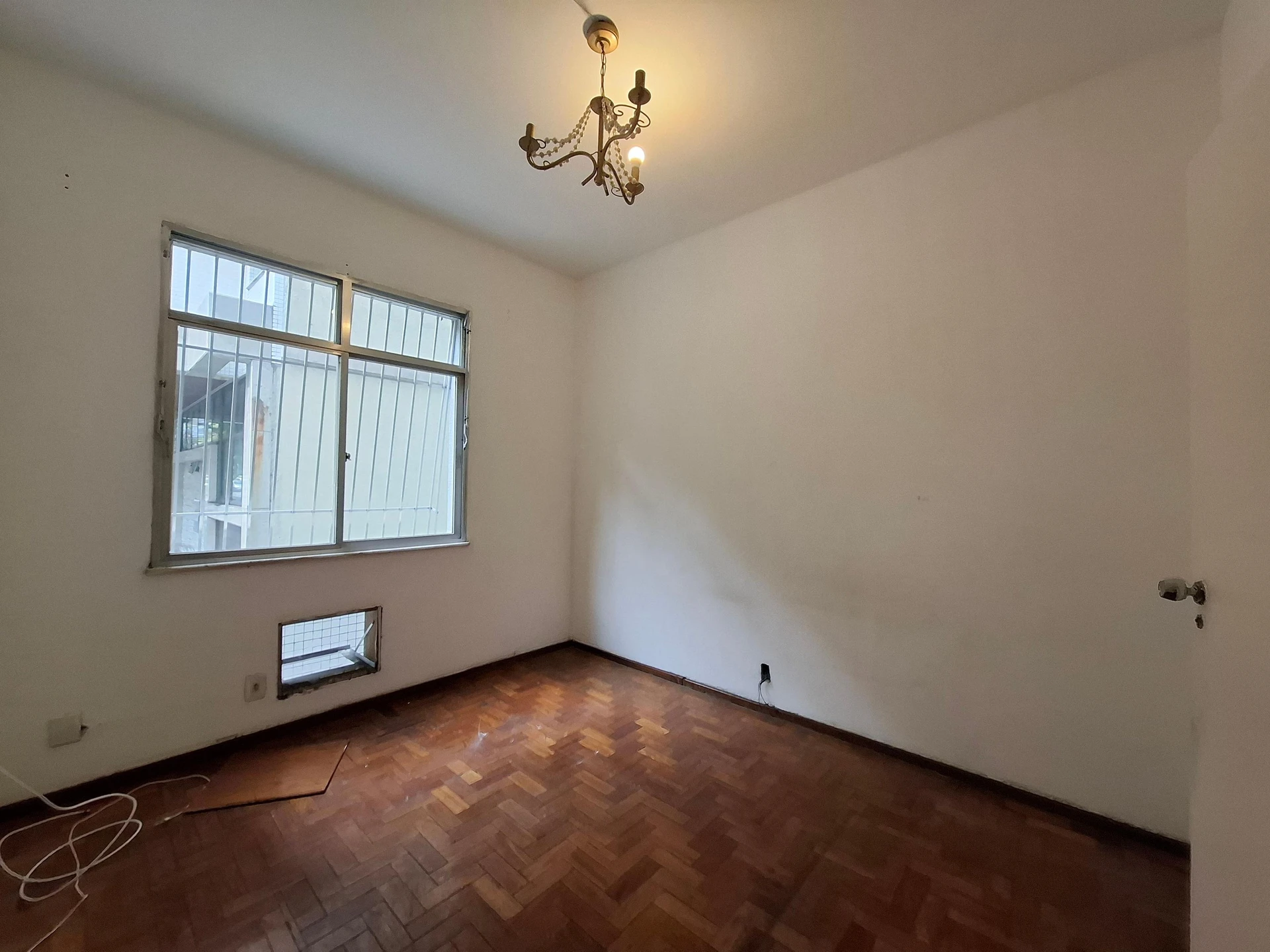 Unfurnished 3-bedroom apartment with 3 bathrooms — photo 39