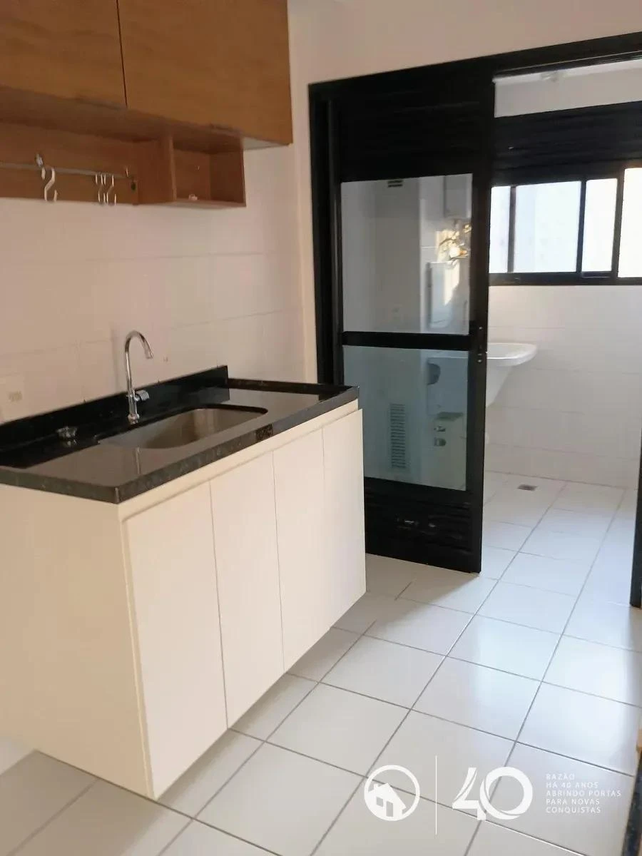 Wood or laminate floors in a 2-bedroom apartment, 70 m² — photo 7