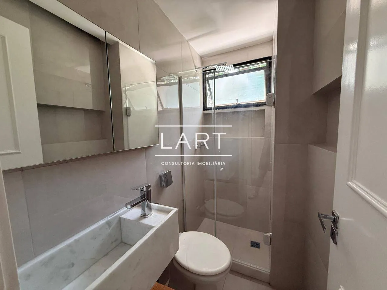 Apartment on the 6th floor with a glass-enclosed balcony — photo 7