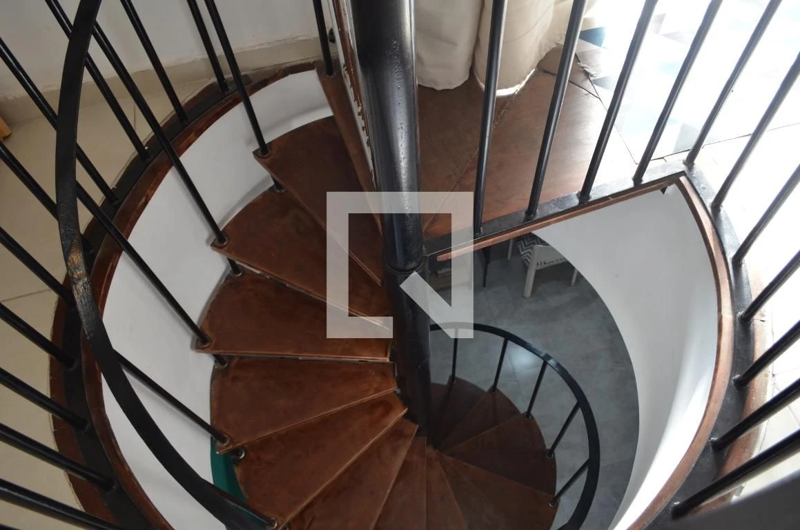 3-bedroom apartment in a building with a pool — photo 13