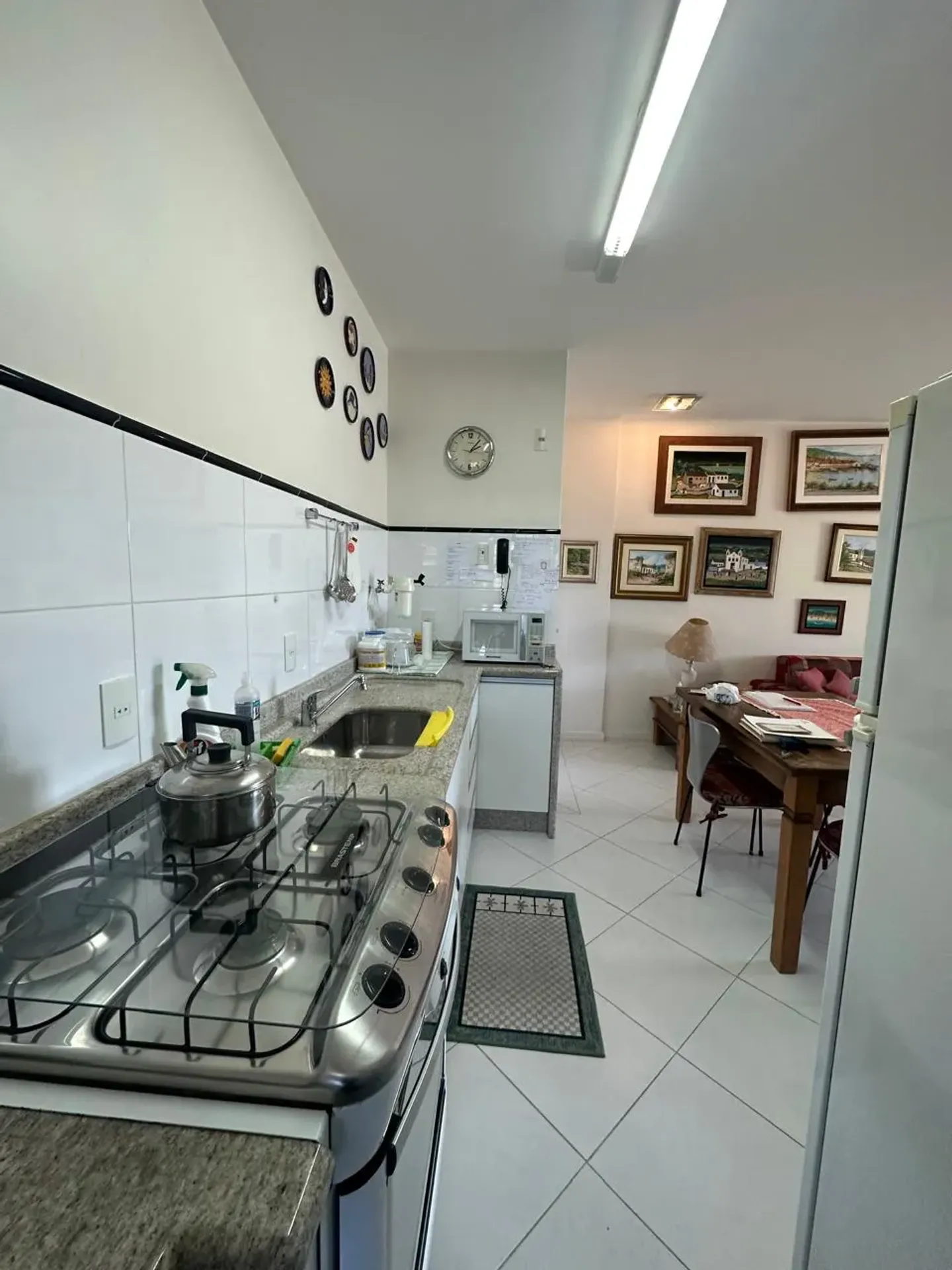 Furnished apartment, 98 m², with floor-to-ceiling windows — photo 13