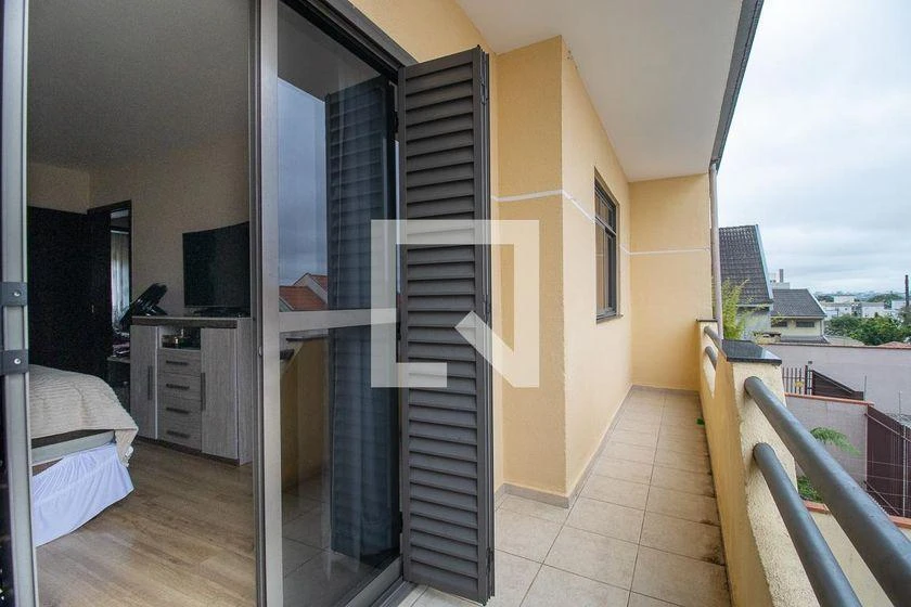 3-bedroom house with a bathtub in Curitiba — photo 7
