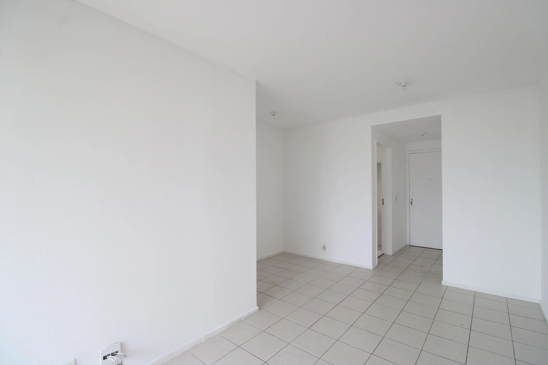 Balcony with a grill in a 3-bedroom apartment, 74 m² — photo 28