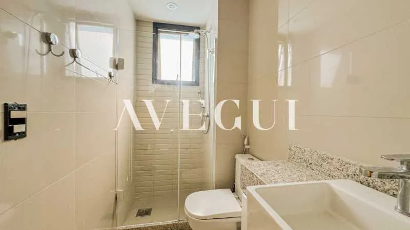 3-bedroom apartment in a building with a pool — photo 5