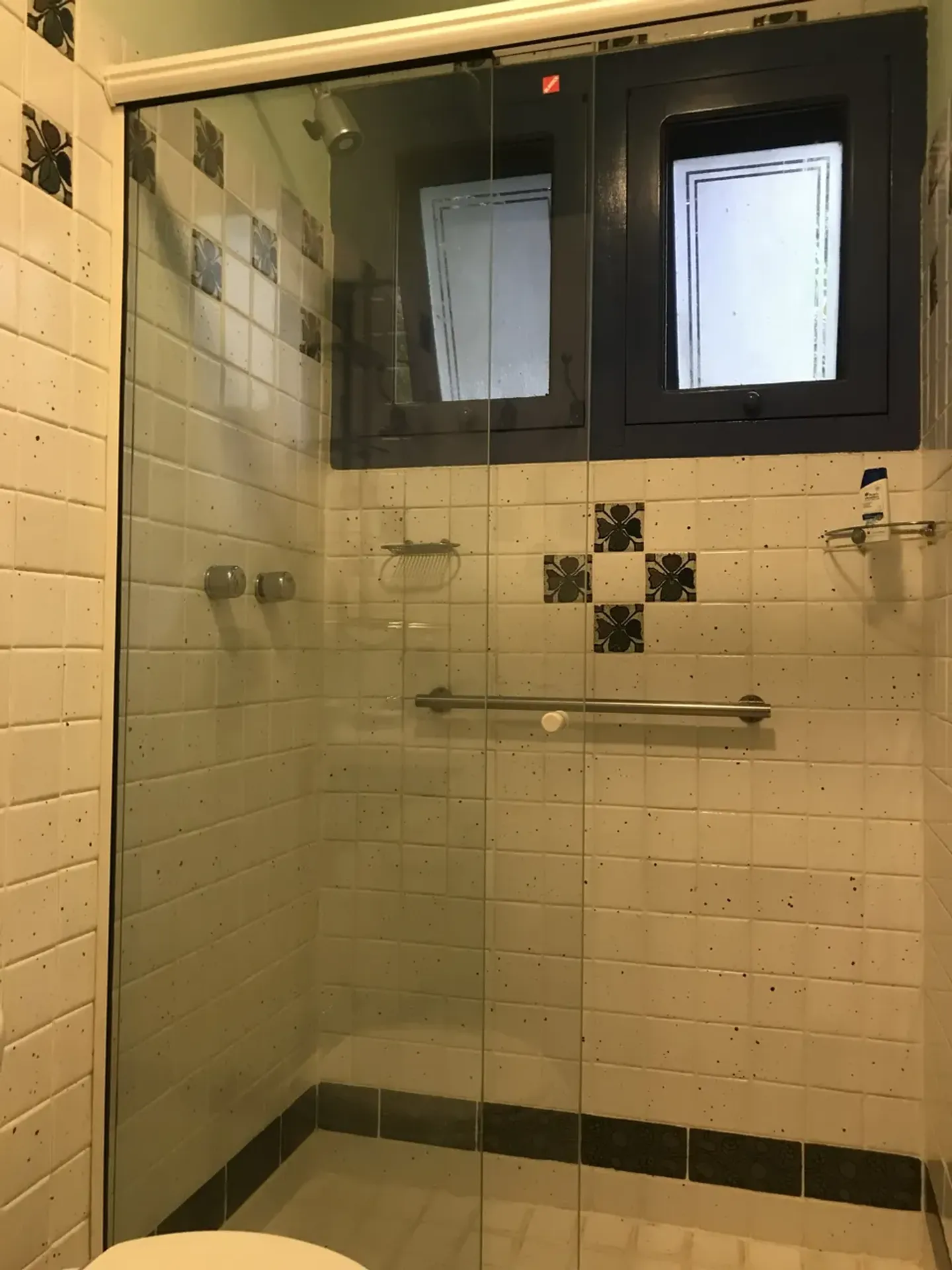 One-bedroom apartment in a building with a pool — photo 5