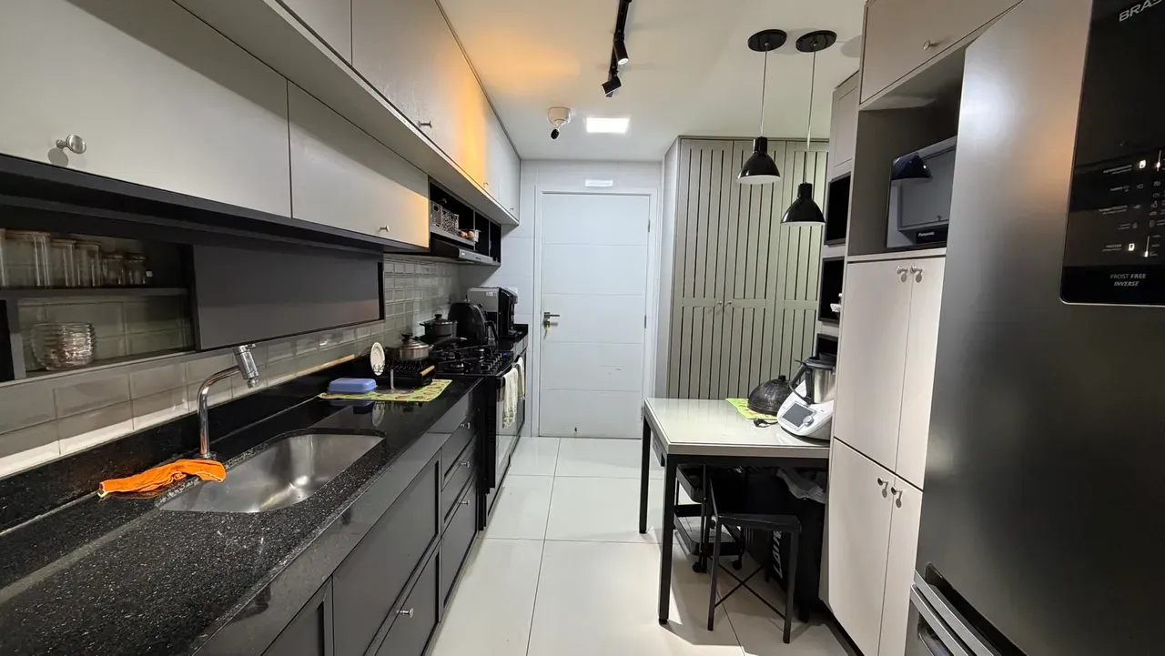 Apartamento mobiliado com 3 quartos, 3 banheiros e 3 vagas