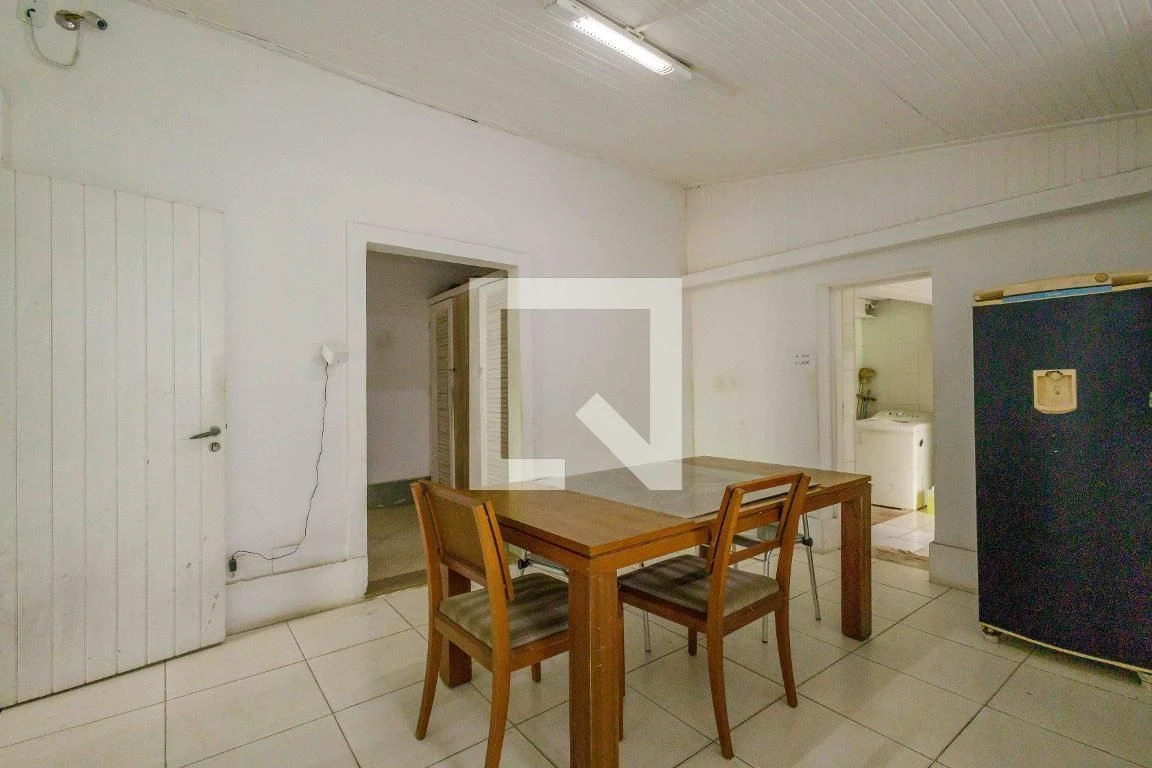 House with 6 bedrooms, private garden and condo pool — photo 17
