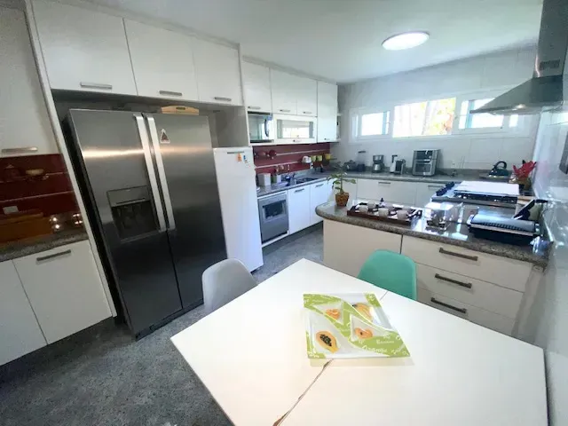 Casa com 4 dormitórios e 5 banheiros, com garagem — photo 28