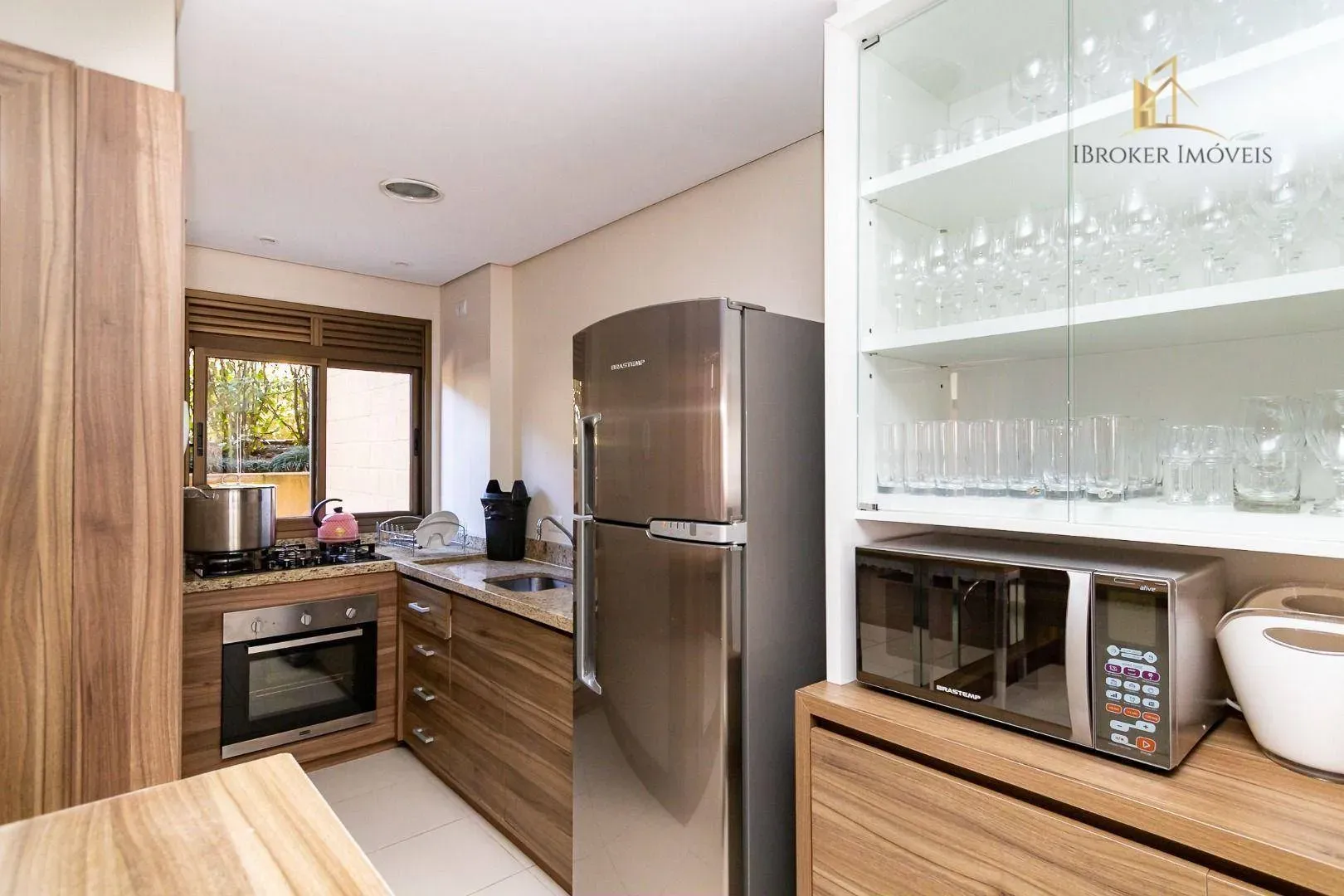 2-bedroom apartment with a closed kitchen and stove — photo 28