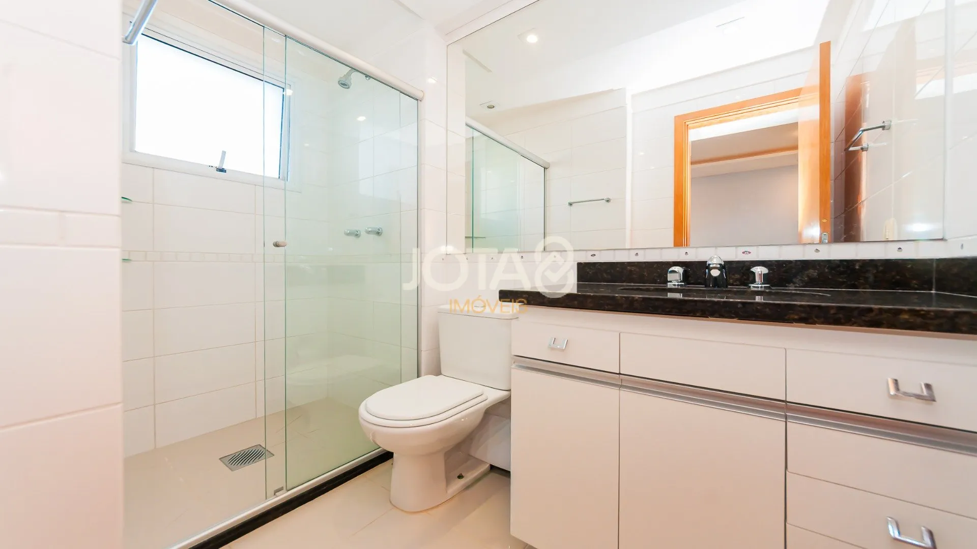3 en-suite bedroom apartment with balcony and 267 m² — photo 21