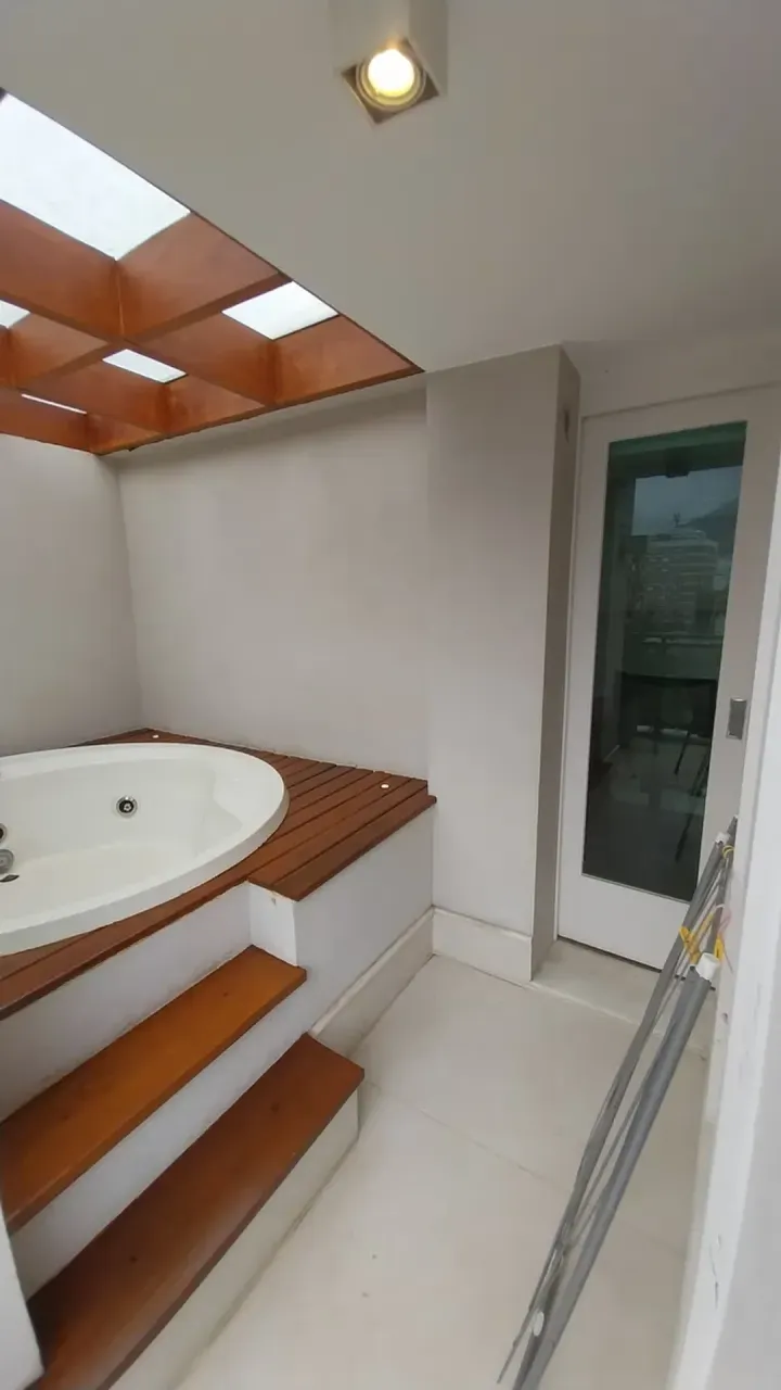 Furnished 1-bedroom apartment with 2 bathrooms — photo 3