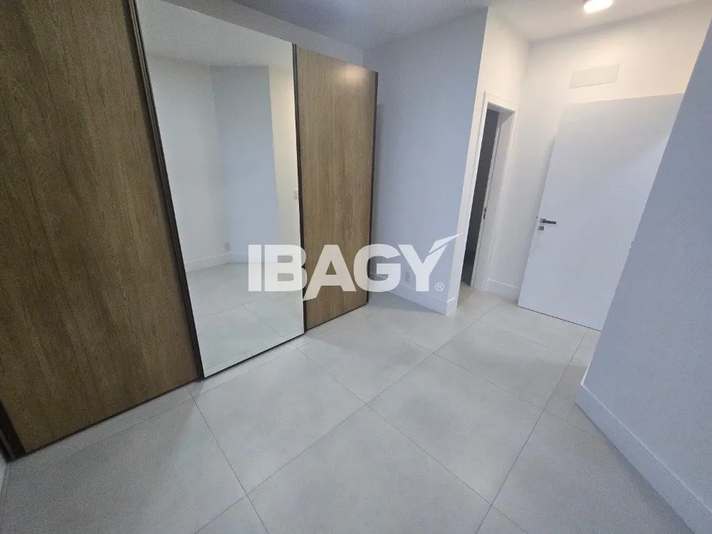 2-bedroom apartment in a building with a gym — photo 16