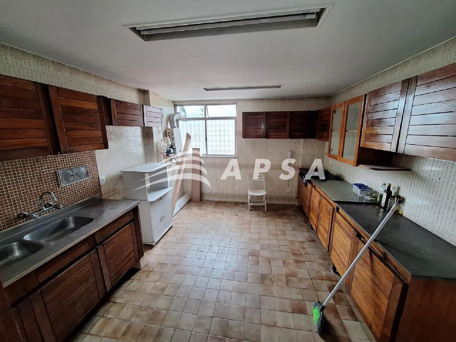 149 m² apartment with 3 bedrooms and a balcony — photo 2