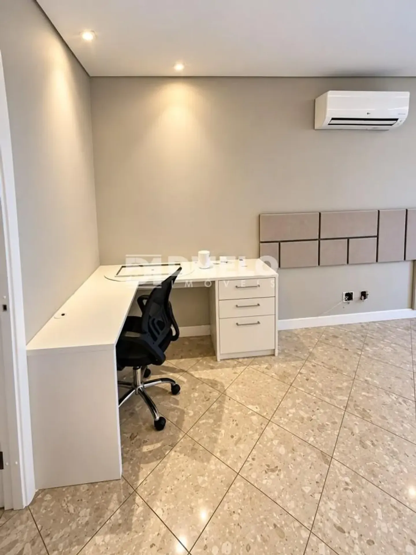 Apartamento mobiliado, 220 m², com janelas do piso ao teto — photo 19