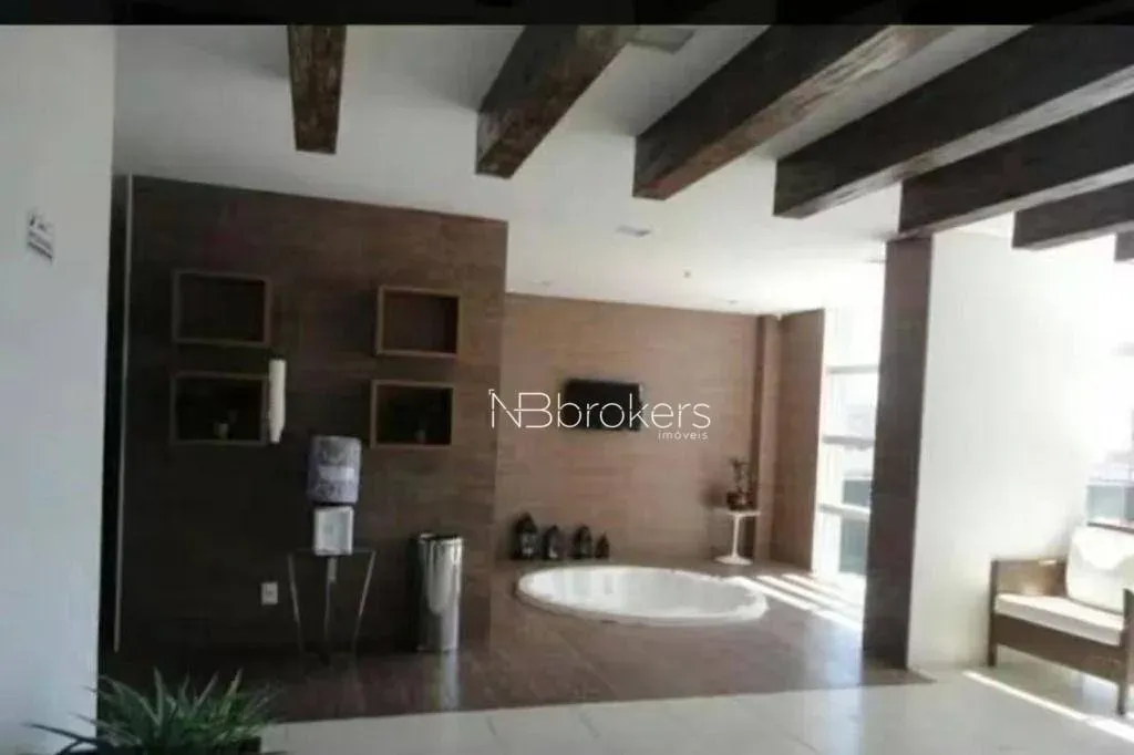 1-bedroom apartment with a private garden space — photo 18