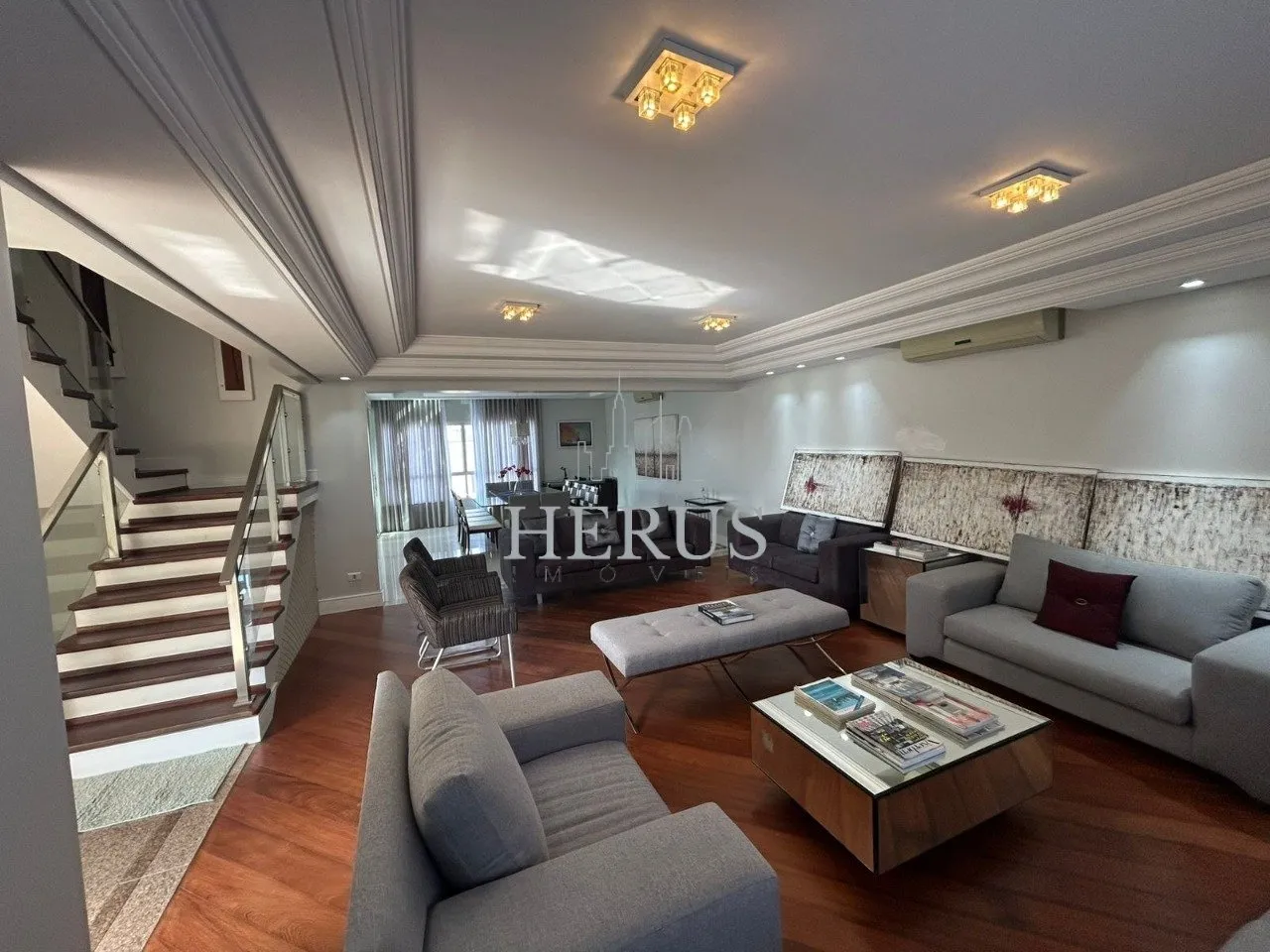 House with 4 bedrooms and 3 en-suite baths, 325 m² — photo 14