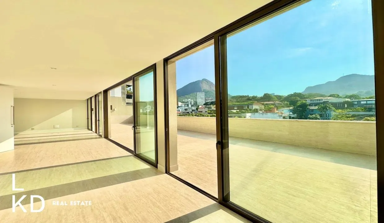 Linear penthouse 460 m² with floor-to-ceiling windows — photo 3