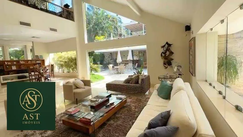 686 m² house with floor-to-ceiling windows and a bathtub — photo 31