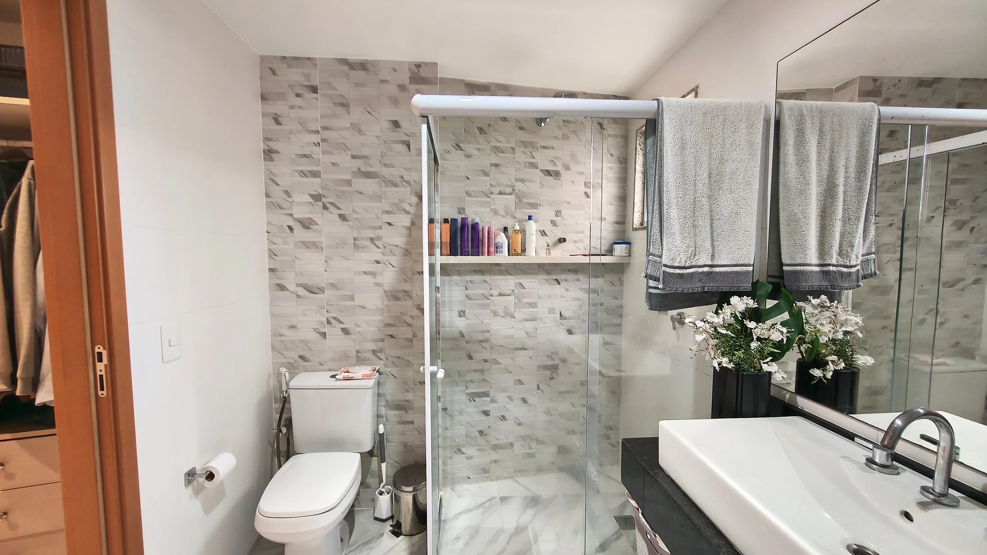 Furnished apartment, 160 m², with a glass-enclosed balcony — photo 44