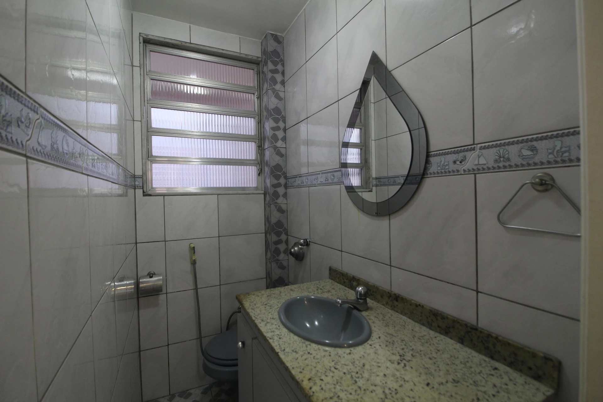 Condominium house with 3 bedrooms and 1 en-suite — photo 4