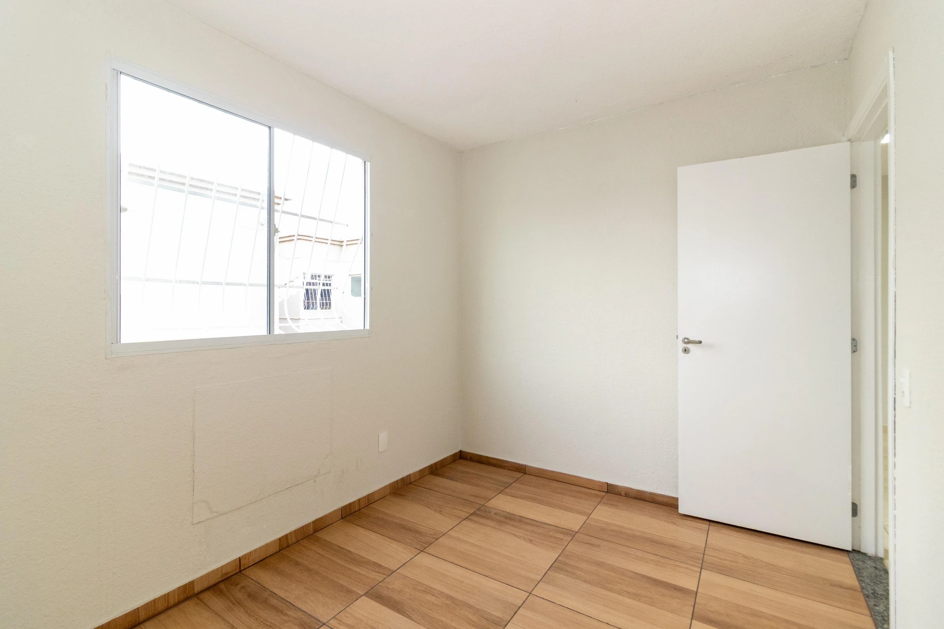 2-bedroom apartment with an open-plan kitchen — photo 31