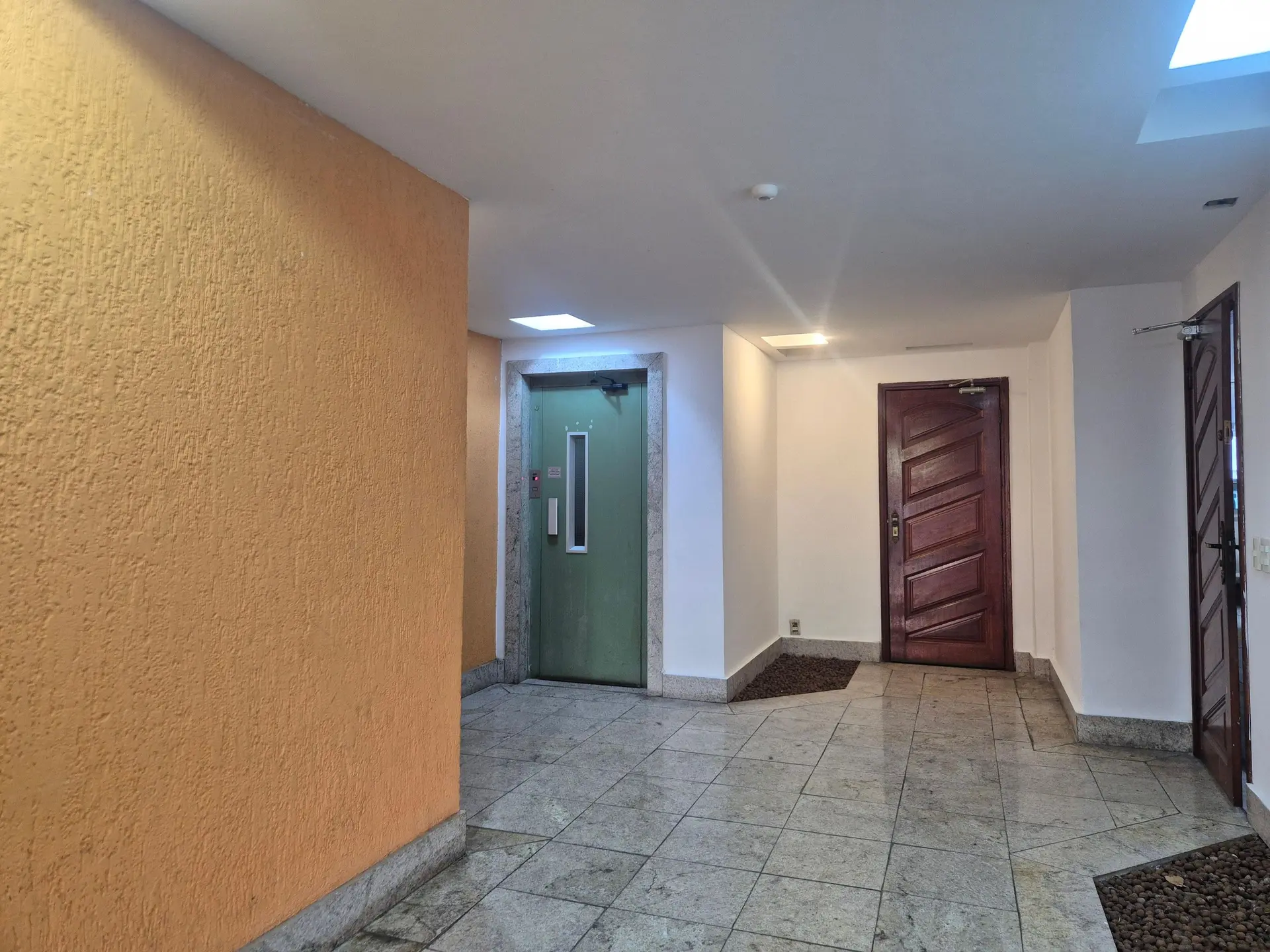 Rental apartment with 2 bedrooms and a balcony — photo 28