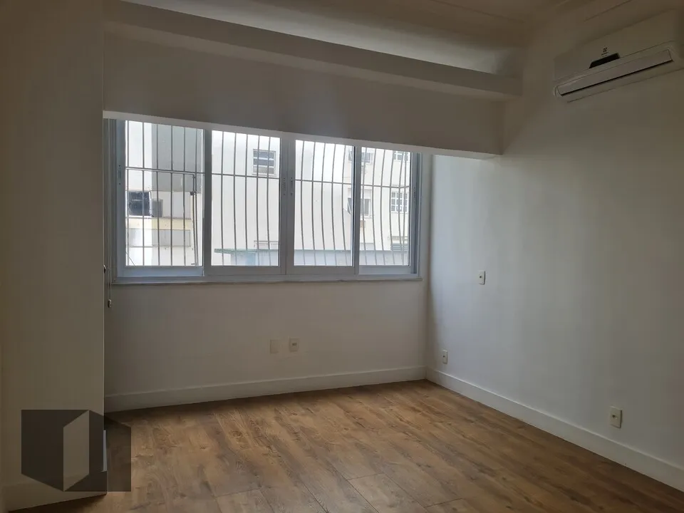 3-bedroom apartment with floor-to-ceiling windows — photo 36