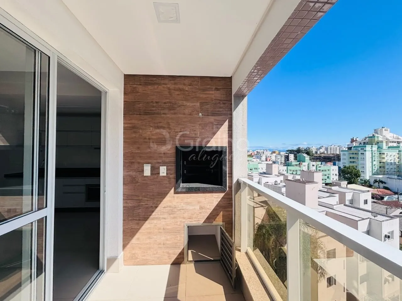 2-bedroom apartment with 1 en-suite and 2 baths