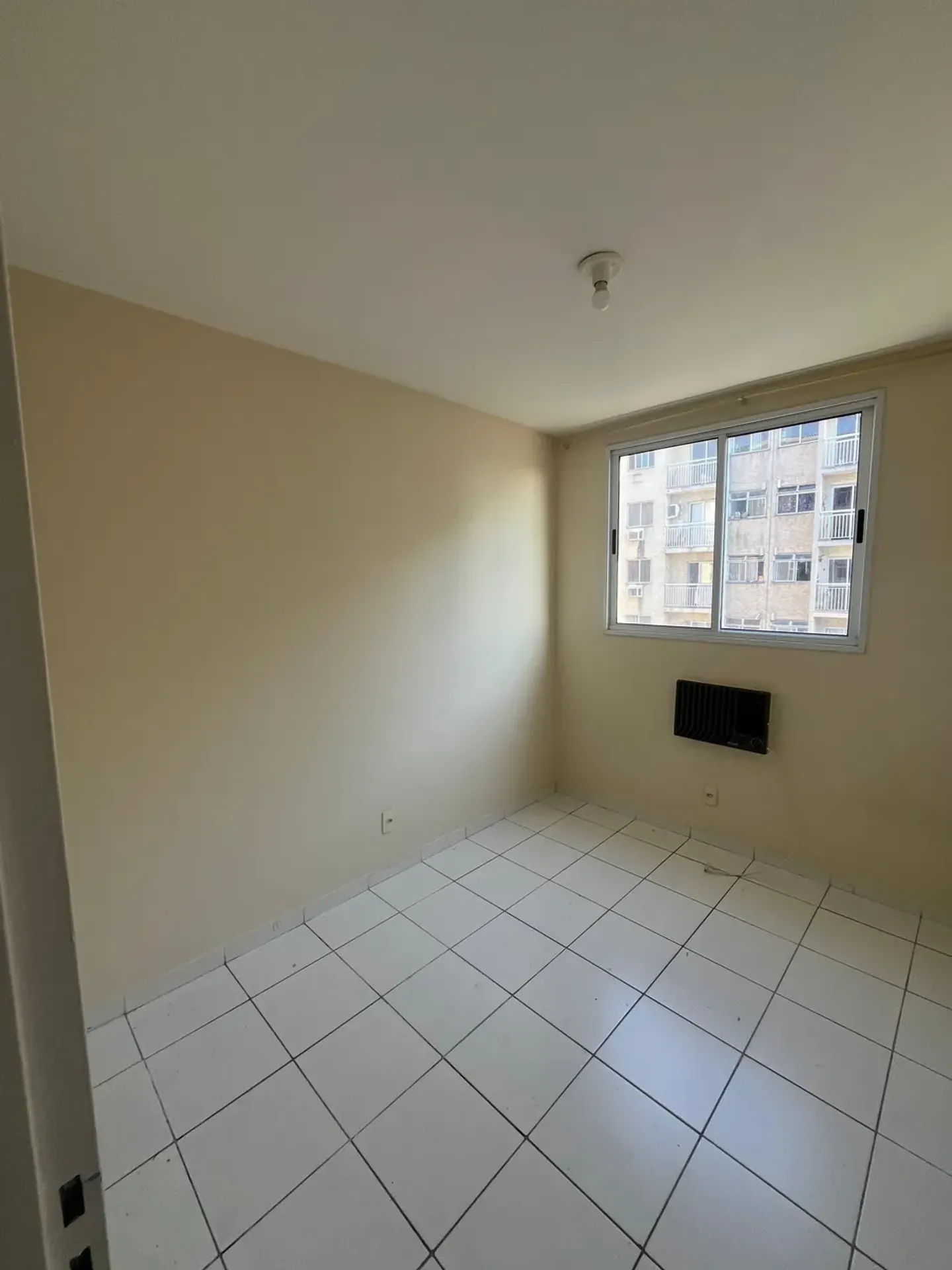 2-bedroom apartment in a building with a gym — photo 12