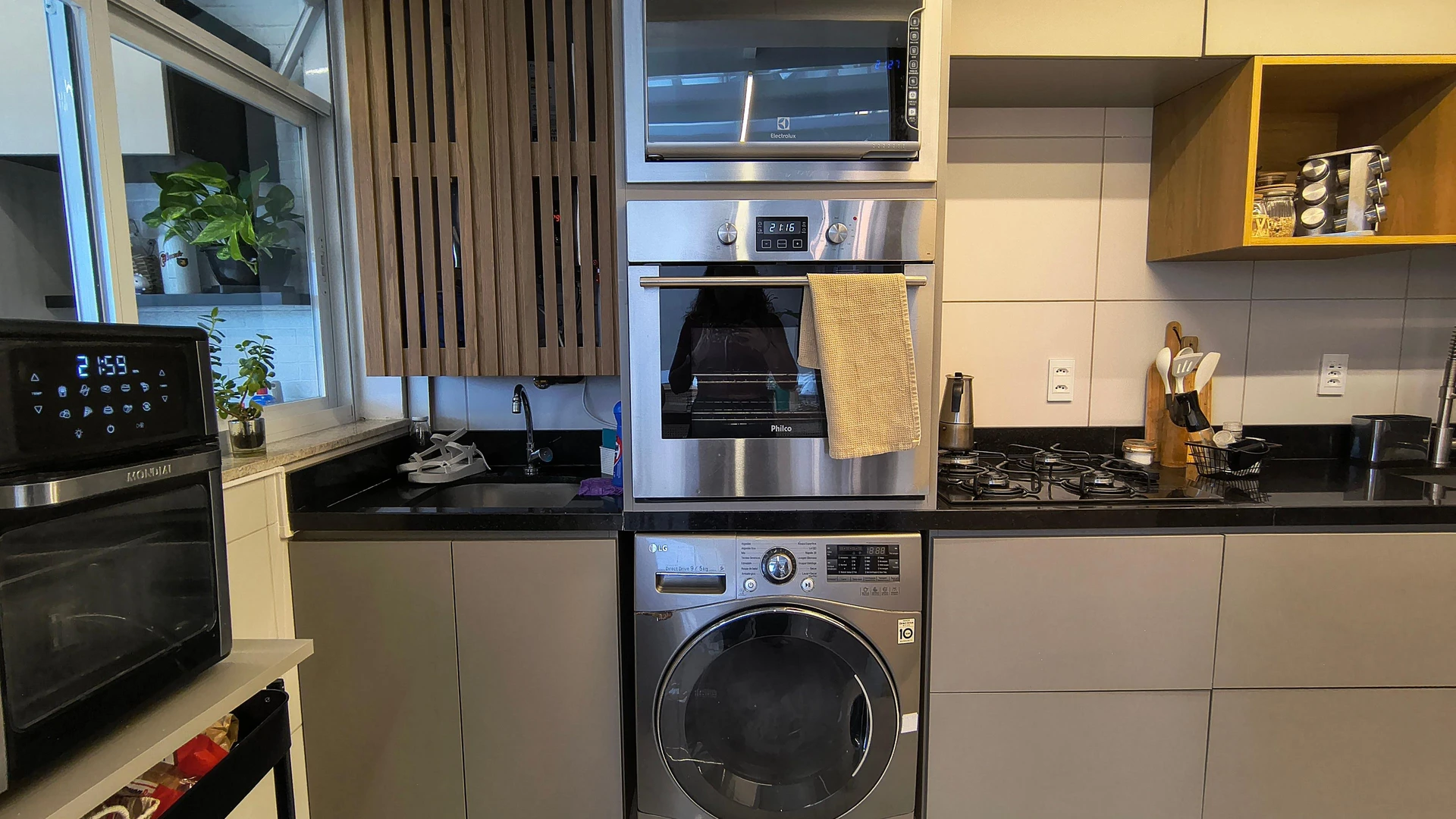 Furnished apartment, 150 m², with a grill on the balcony — photo 44